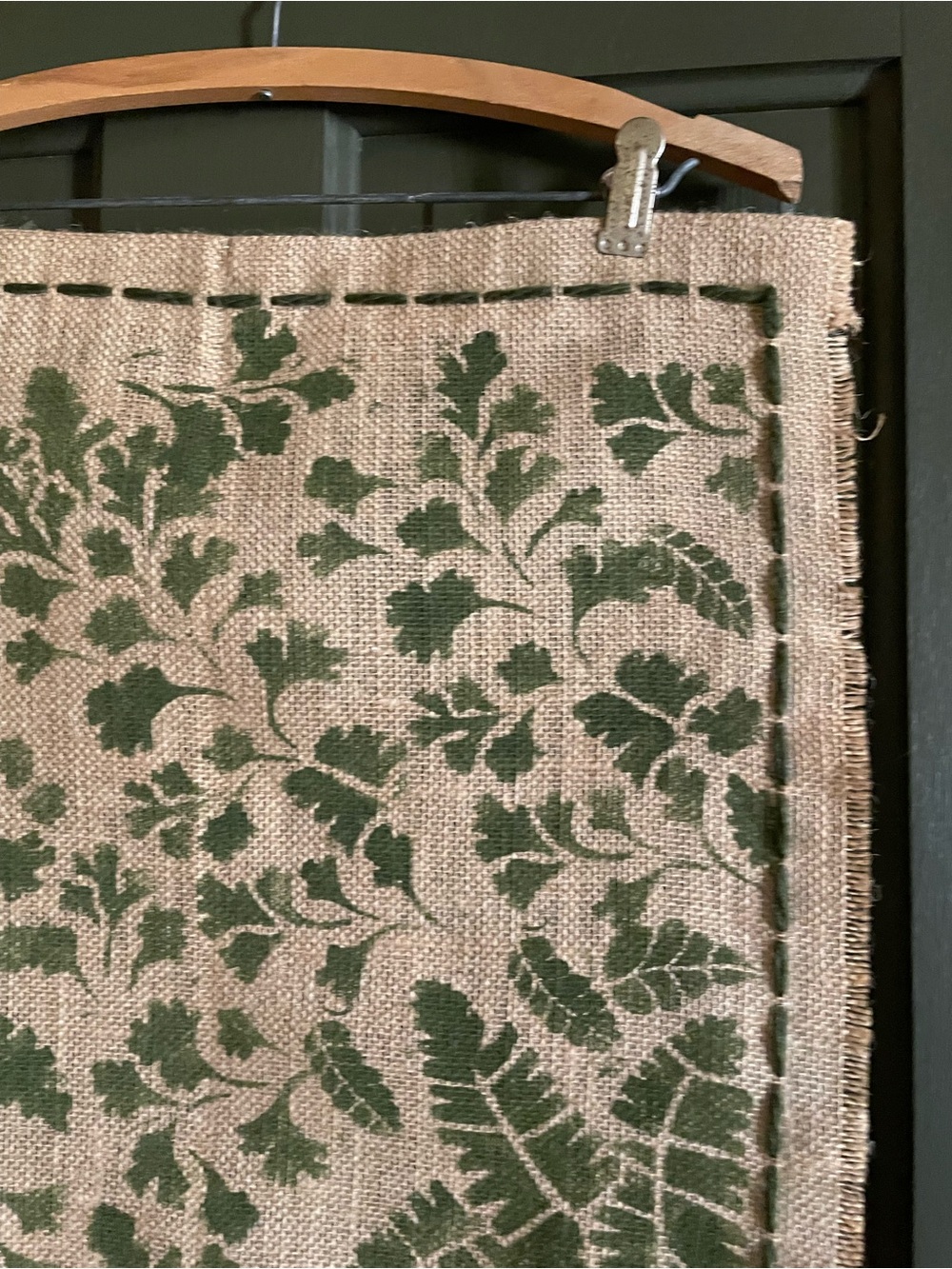 Green Leaf Pattern Burlap Table Runner - Picture 8 of 15